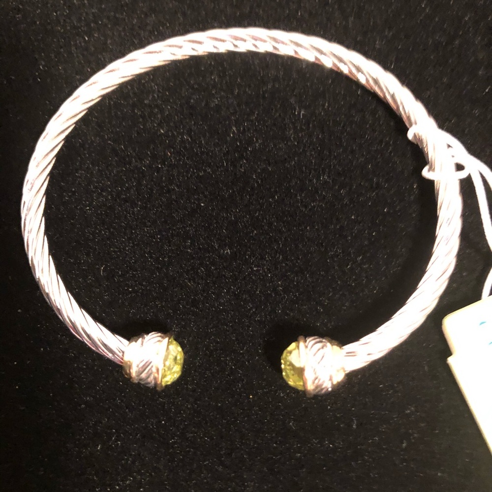 NWT Twisted Silver Bracelet with Peridot